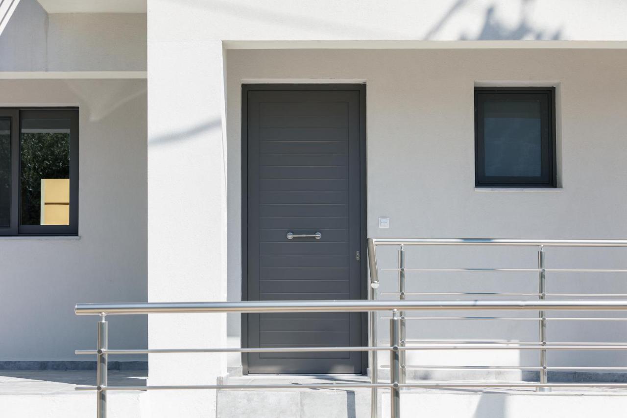 Greek Sky - New Modern Apartment With Shared Pool Tavronitis  Exterior photo