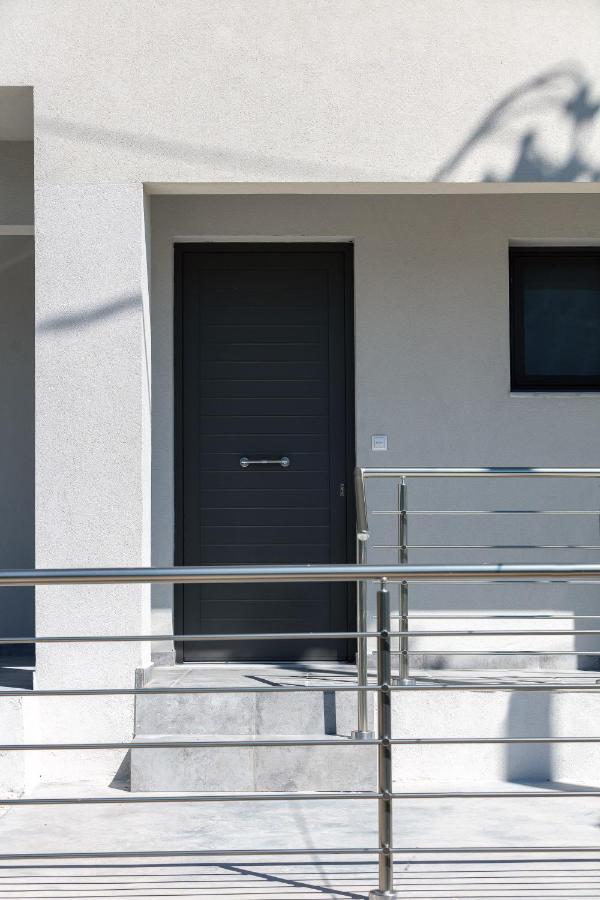 Greek Sky - New Modern Apartment With Shared Pool Tavronitis  Exterior photo